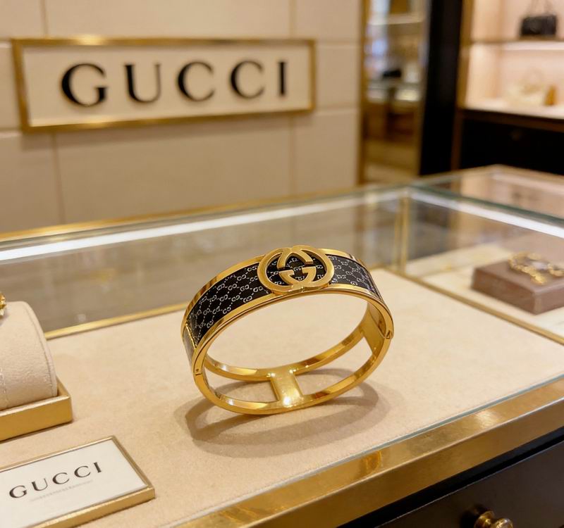 Gucci Bracelet 06yxs06
